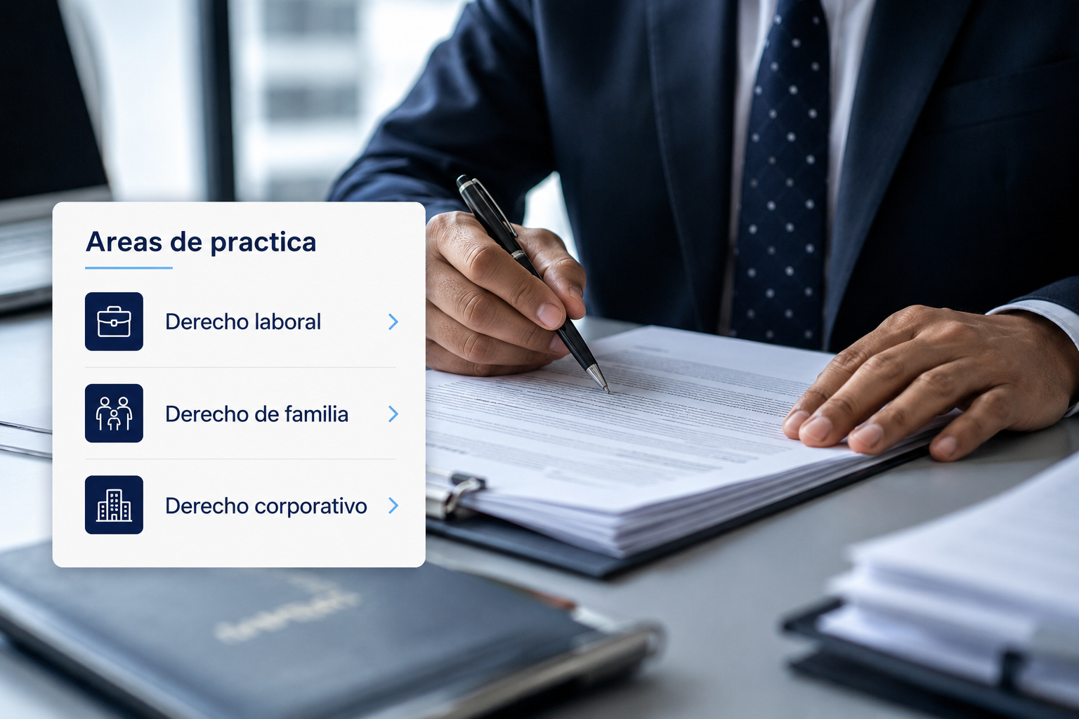 Áreas de práctica presentadas con claridad en la web del estudio