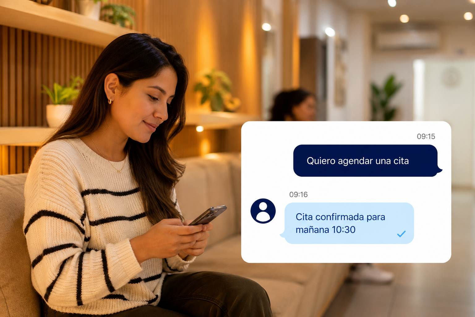 Paciente agendando su cita por chat desde el celular